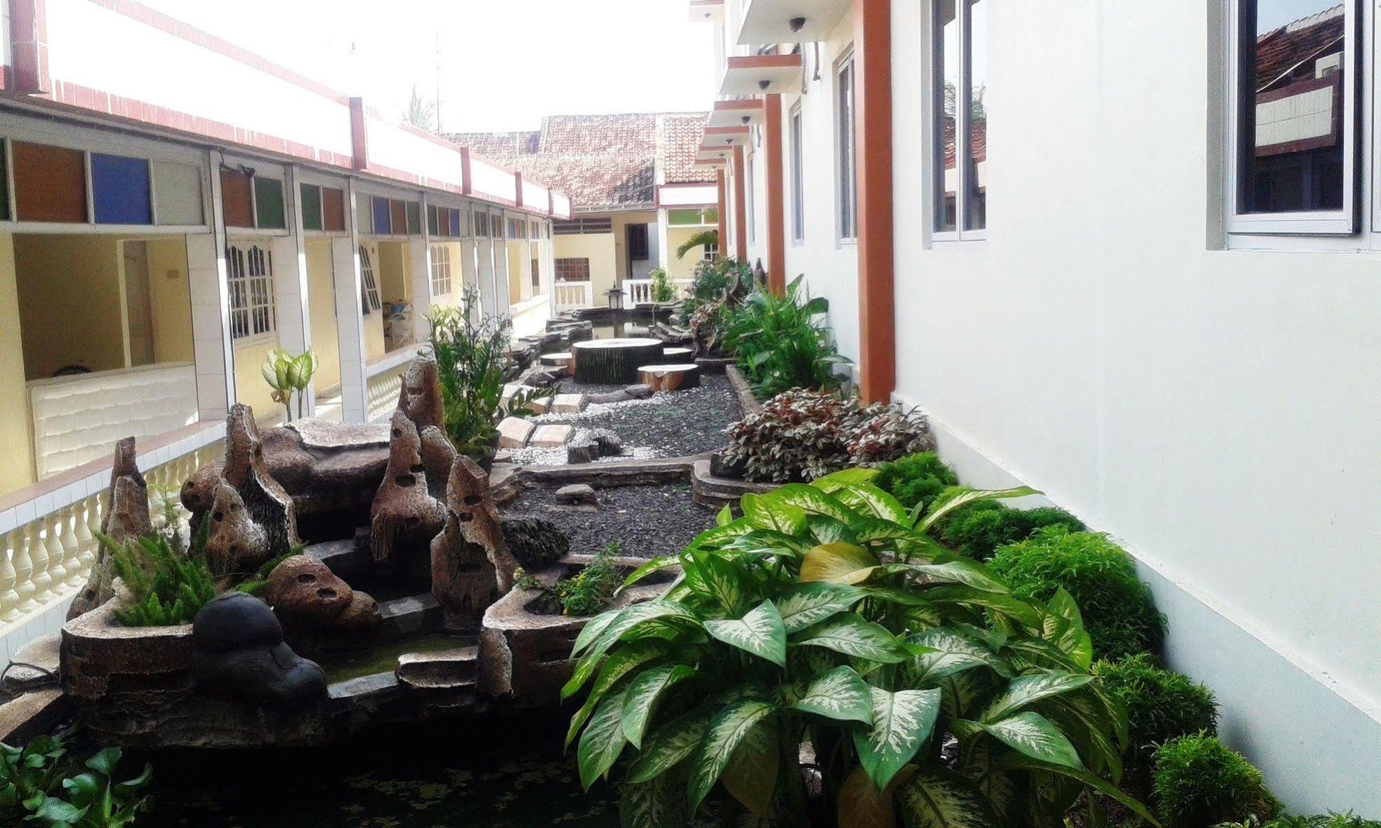 Hotel Bandara Syariah Negarasaka Exterior photo