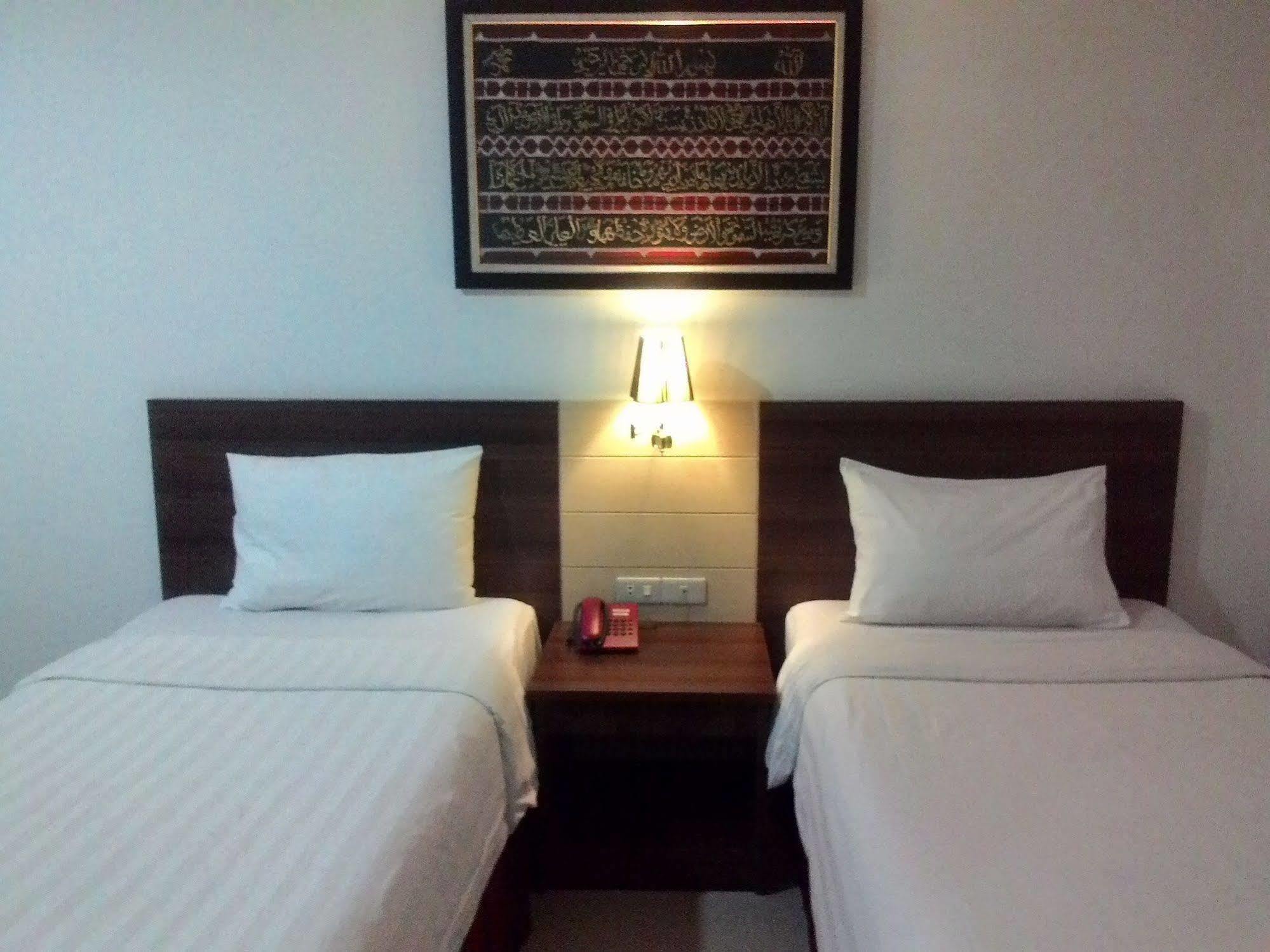 Hotel Bandara Syariah Negarasaka Exterior photo